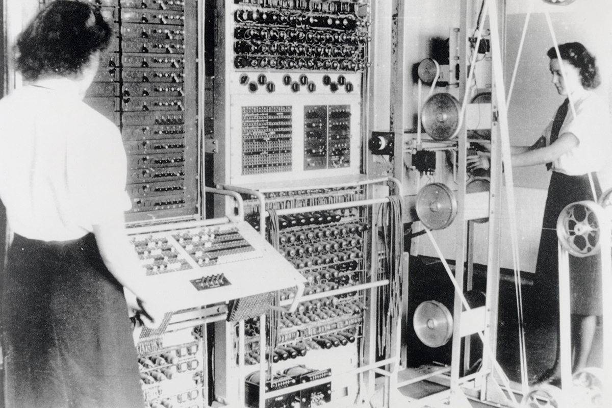 Women workers operating the Colossus computer at Bletchley park