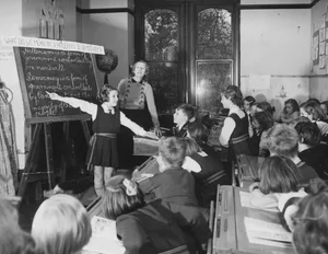 Genealogy courses. A lesson on 'Hitlerism and democracy' at Cheadle High School, 1939 A lesson on 'Hitlerism and democracy' at Cheadle High School, 1939. Genealogy courses.